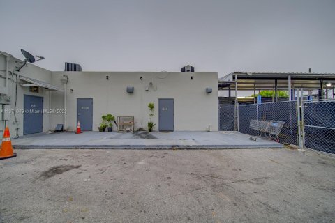 Commercial property in Miami, Florida № 428427 - photo 16