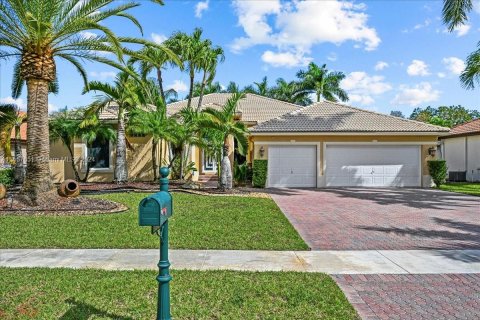 Villa ou maison à vendre à Miramar, Floride: 5 chambres, 333.61 m2 № 1081305 - photo 2