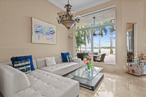 House in Miramar, Florida 5 bedrooms, 333.61 sq.m. № 1081305 - photo 5