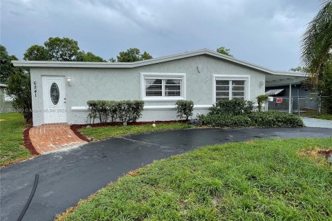 Casa en venta en Sunrise, Florida, 3 dormitorios, 133.31 m2 № 1289144 - foto 1