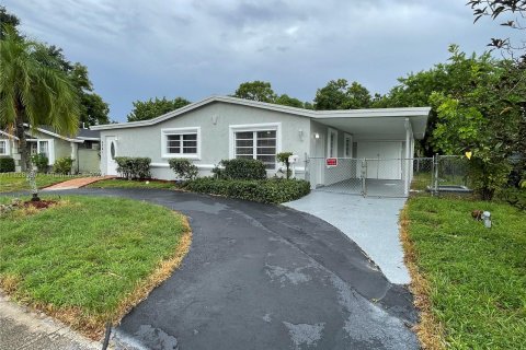 House in Sunrise, Florida 3 bedrooms, 133.31 sq.m. № 1289144 - photo 2