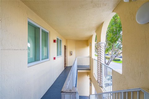 Condominio en venta en Homestead, Florida, 3 dormitorios, 99.96 m2 № 981038 - foto 2