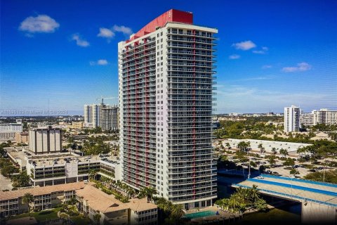 Condominio en venta en Hallandale Beach, Florida, 2 dormitorios, 95.69 m2 № 1015935 - foto 20