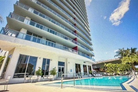 Condominio en venta en Hallandale Beach, Florida, 2 dormitorios, 95.69 m2 № 1015935 - foto 19