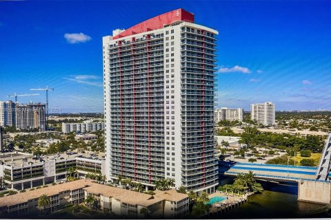 Condominio en venta en Hallandale Beach, Florida, 2 dormitorios, 95.69 m2 № 1015935 - foto 22