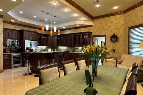 Villa ou maison à vendre à Aventura, Floride: 4 chambres, 297.29 m2 № 746858 - photo 4