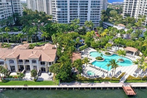 Villa ou maison à vendre à Aventura, Floride: 4 chambres, 297.29 m2 № 746858 - photo 19