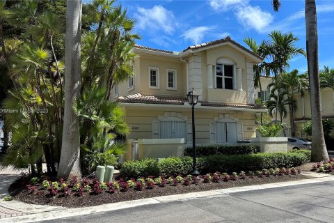 Villa ou maison à vendre à Aventura, Floride: 4 chambres, 297.29 m2 № 746858 - photo 2