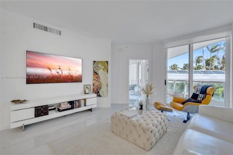 Condo in Aventura, Florida, 1 bedroom  № 1333435 - photo 3