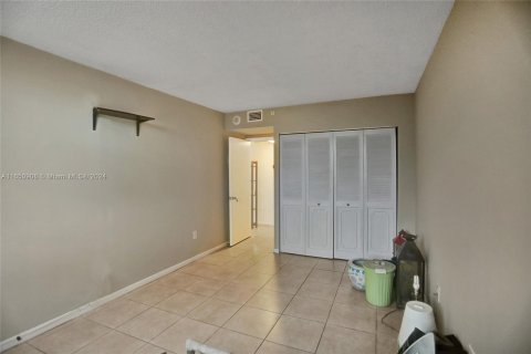 Copropriété à vendre à North Miami, Floride: 2 chambres, 117.06 m2 № 1333436 - photo 29