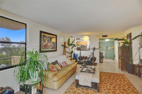 Condo in North Miami, Florida, 2 bedrooms  № 1333436 - photo 24