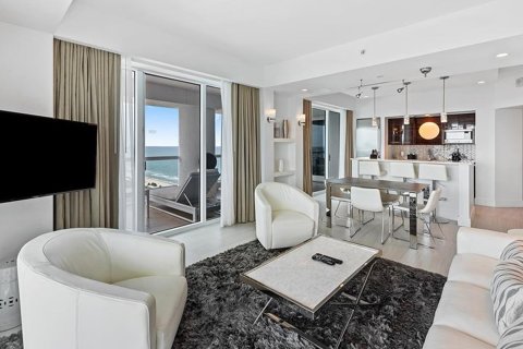 Apartamento en venta en Fort Lauderdale, Florida, 3 dormitorios, 159 m2 № 32586 - foto 2