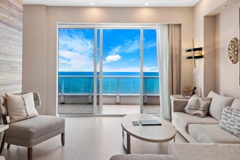 Apartment in OCEAN RESORT RESIDENCES in Fort Lauderdale, Florida 2 bedrooms, 122 sq.m. № 32589 - photo 1