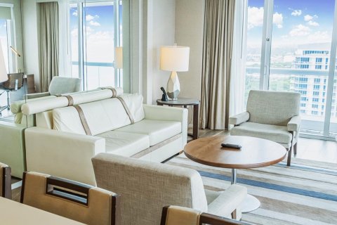 Apartment in OCEAN RESORT RESIDENCES in Fort Lauderdale, Florida 3 bedrooms, 148 sq.m. № 32582 - photo 1