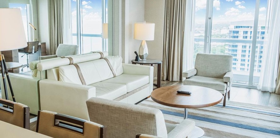 Apartment in OCEAN RESORT RESIDENCES in Fort Lauderdale, Florida 3 bedrooms, 148 sq.m. № 32582