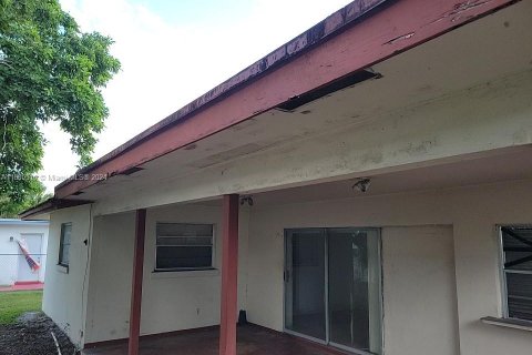 Immobilier commercial à vendre à Coral Springs, Floride: 220.09 m2 № 1410623 - photo 4