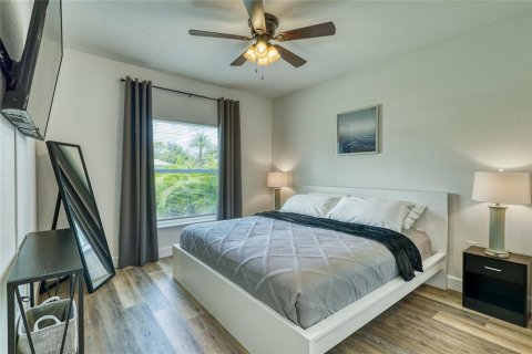 Immobilier commercial à vendre à Englewood, Floride: 6 chambres, 243.96 m2 № 1388546 - photo 6