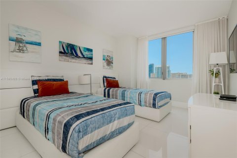 Condominio en venta en Hallandale Beach, Florida, 3 dormitorios, 161.37 m2 № 1220794 - foto 18