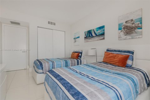 Condominio en venta en Hallandale Beach, Florida, 3 dormitorios, 161.37 m2 № 1220794 - foto 20