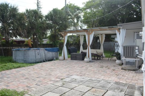 House in Pompano Beach, Florida 3 bedrooms, 80.17 sq.m. № 781468 - photo 24