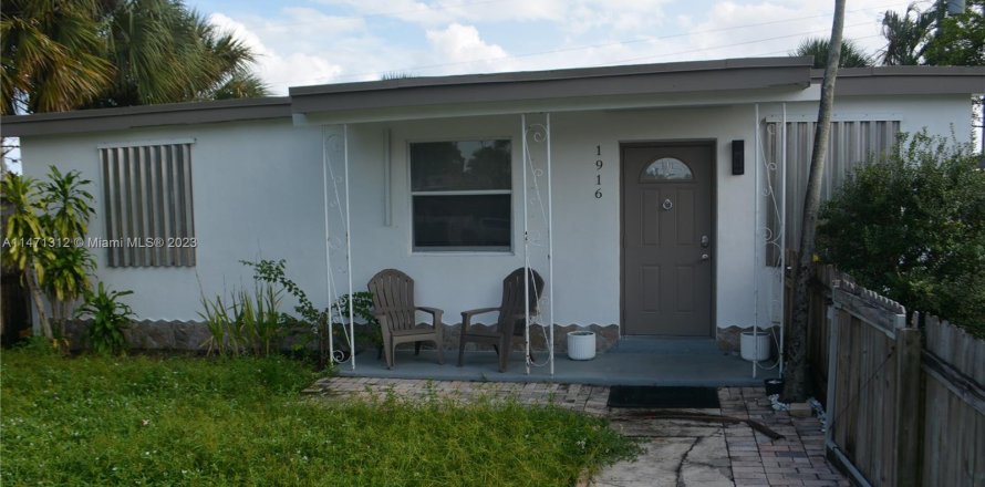 House in Pompano Beach, Florida 3 bedrooms, 80.17 sq.m. № 781468