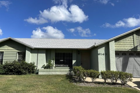 House in Cocoa, Florida 3 bedrooms, 180.79 sq.m. № 806989 - photo 1