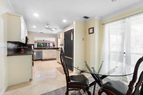 Townhouse in Palm Beach Gardens, Florida 3 bedrooms, 186.08 sq.m. № 1270351 - photo 13