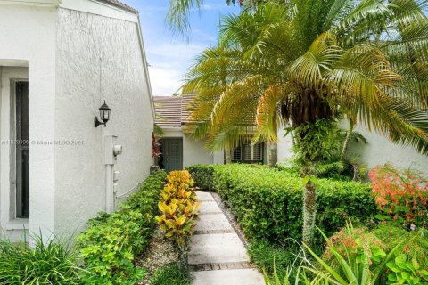 Townhouse in Palm Beach Gardens, Florida 3 bedrooms, 186.08 sq.m. № 1270351 - photo 2