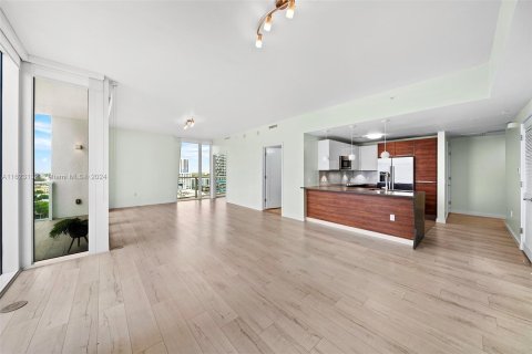 Condo in Miami, Florida, 2 bedrooms  № 1270350 - photo 2