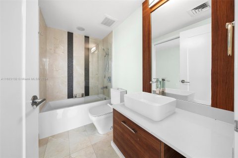 Condominio en venta en Miami, Florida, 2 dormitorios, 113.9 m2 № 1270350 - foto 18