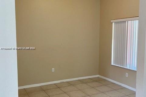 Townhouse in Homestead, Florida 4 bedrooms, 155.15 sq.m. № 1271193 - photo 9