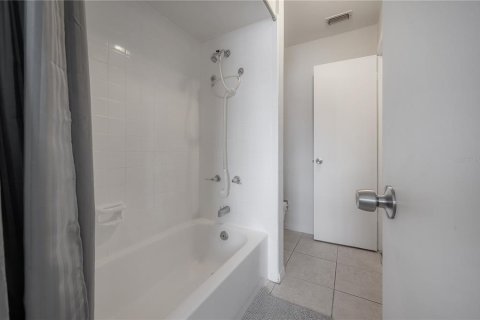 Townhouse in Tampa, Florida 2 bedrooms, 86.96 sq.m. № 1323867 - photo 23