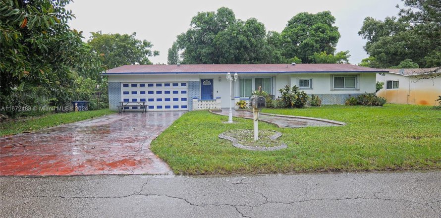 House in Miami, Florida 4 bedrooms, 236.71 sq.m. № 1395069