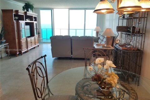 Condo in Hollywood, Florida, 2 bedrooms  № 1395107 - photo 4