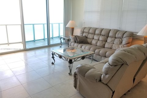 Condo in Hollywood, Florida, 2 bedrooms  № 1395107 - photo 7