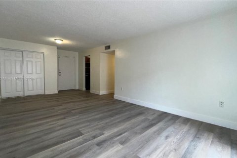 Condominio en alquiler en Miami, Florida, 2 dormitorios, 91.6 m2 № 1395148 - foto 9