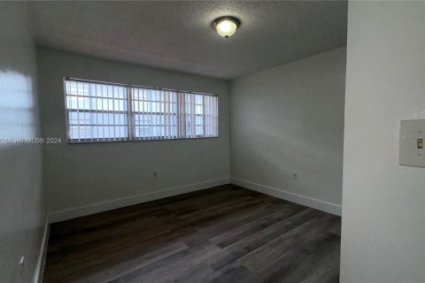 Condominio en alquiler en Miami, Florida, 2 dormitorios, 91.6 m2 № 1395148 - foto 11