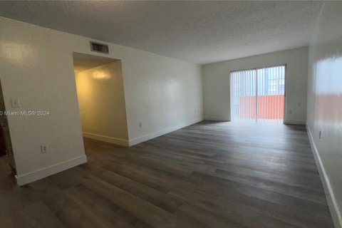 Condominio en alquiler en Miami, Florida, 2 dormitorios, 91.6 m2 № 1395148 - foto 6