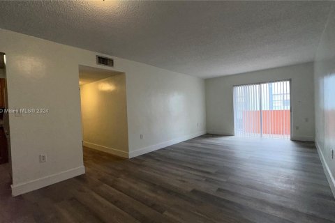 Condominio en alquiler en Miami, Florida, 2 dormitorios, 91.6 m2 № 1395148 - foto 7