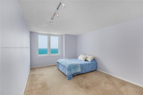 Condo in Miami Beach, Florida, 2 bedrooms  № 782020 - photo 14