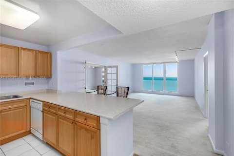 Condo in Miami Beach, Florida, 2 bedrooms  № 782020 - photo 2