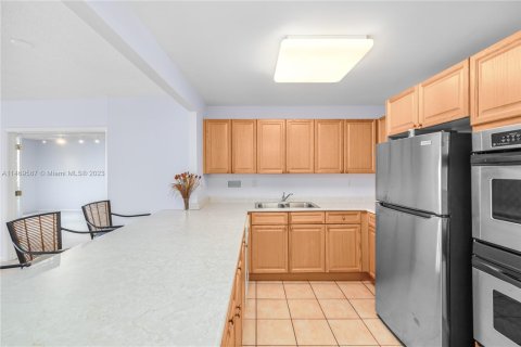 Condo in Miami Beach, Florida, 2 bedrooms  № 782020 - photo 17