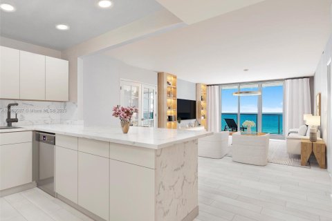 Condo in Miami Beach, Florida, 2 bedrooms  № 782020 - photo 25