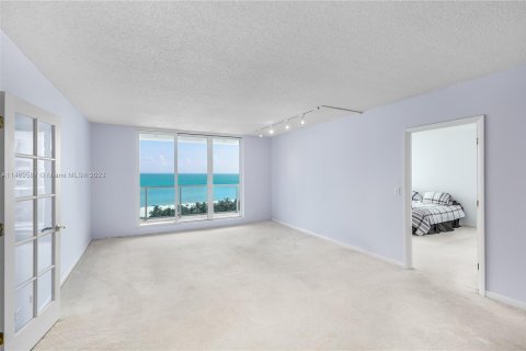 Condo in Miami Beach, Florida, 2 bedrooms  № 782020 - photo 1