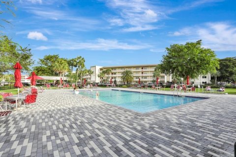 Condo in Coconut Creek, Florida, 2 bedrooms  № 1159988 - photo 1