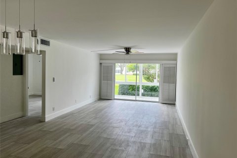 Condo in Coconut Creek, Florida, 2 bedrooms  № 1159988 - photo 10