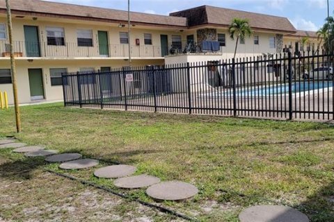 Copropriété à vendre à Lauderdale Lakes, Floride: 1 chambre, 55.56 m2 № 1160005 - photo 3