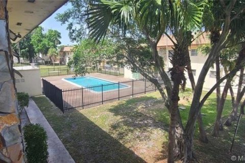 Copropriété à vendre à Lauderdale Lakes, Floride: 1 chambre, 55.56 m2 № 1160005 - photo 1