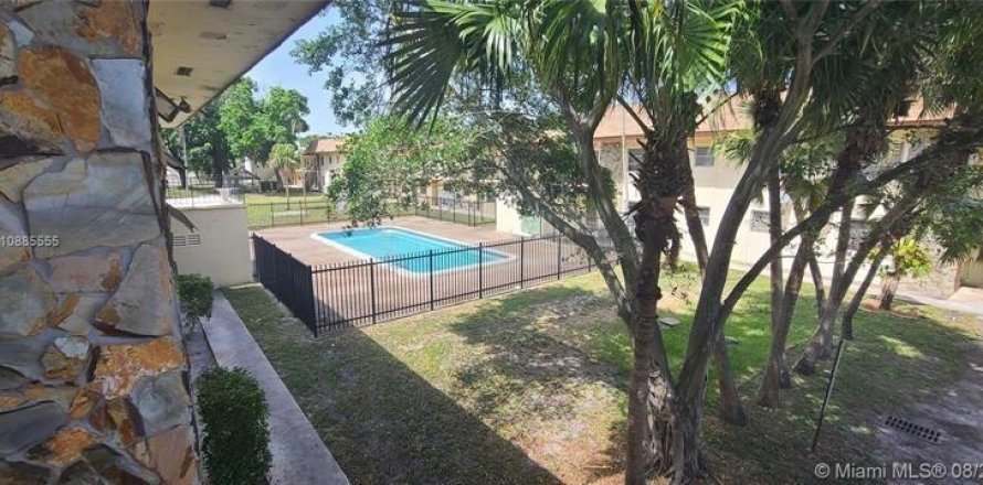 Condo in Lauderdale Lakes, Florida, 1 bedroom  № 1160005