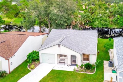 Casa en venta en Port Charlotte, Florida, 2 dormitorios, 87.79 m2 № 1349008 - foto 1